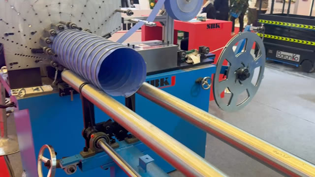 Máquina Formadora de Conductos Flexibles Automática