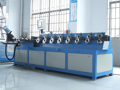 Máquina Formadora de Bridas Angulares Automática