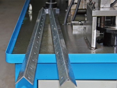 Máquina Punzonadora de Bridas Angulares